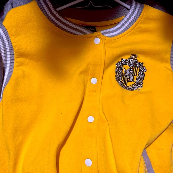 Hufflepuff varsity jacket XXL- official Harry Potter apparel - Picture 1 of 3